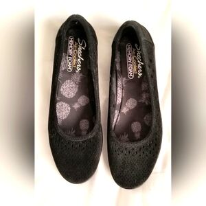 Women's Skechers Black Pierced Design Wedge Slip Ons - 10M - NEW!!